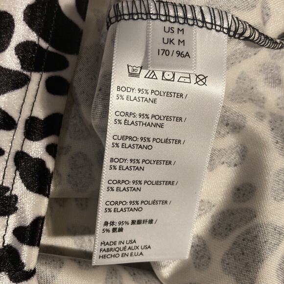 NWT Urban Renewal Velvet Baby Tee Sz Medium - Picture 9 of 12